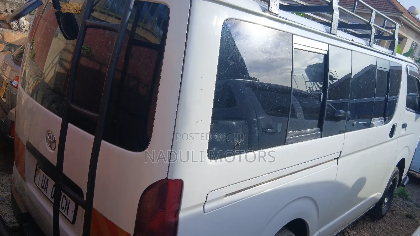 Toyota HiAce 2010 White