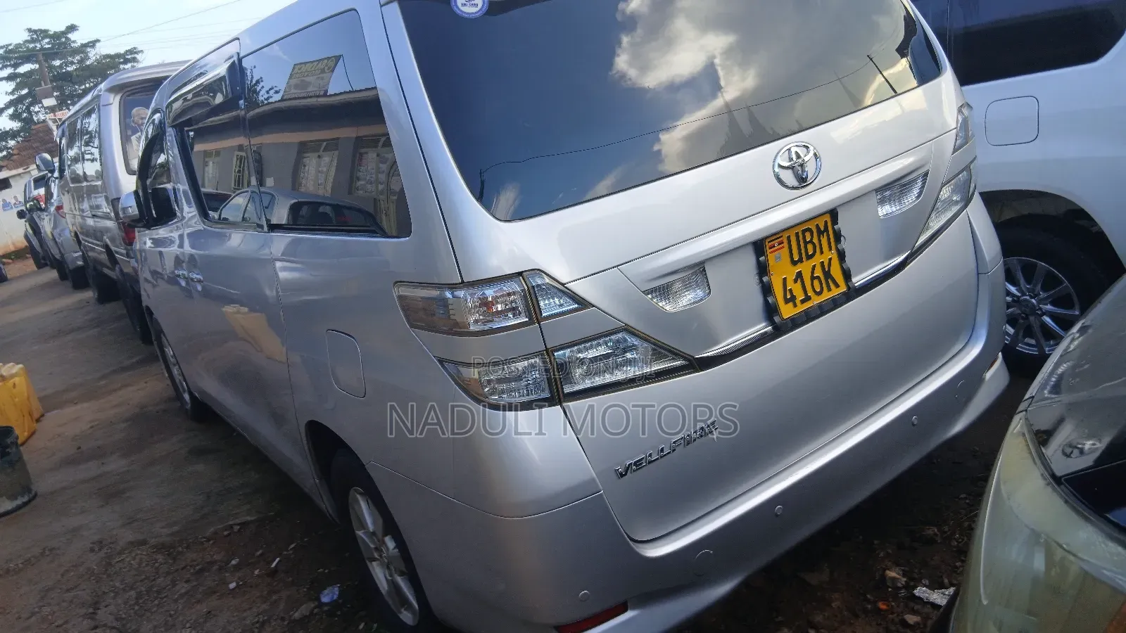 Toyota Vellfire 2010 Silver