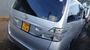 Toyota Vellfire 2010 Silver