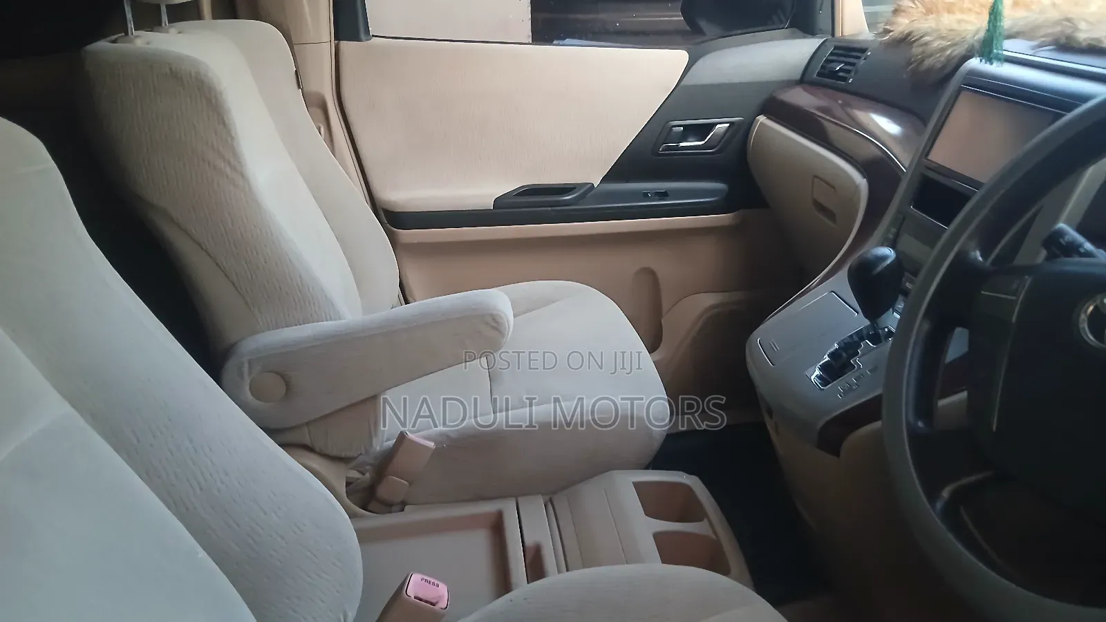 Toyota Vellfire 2010 Silver