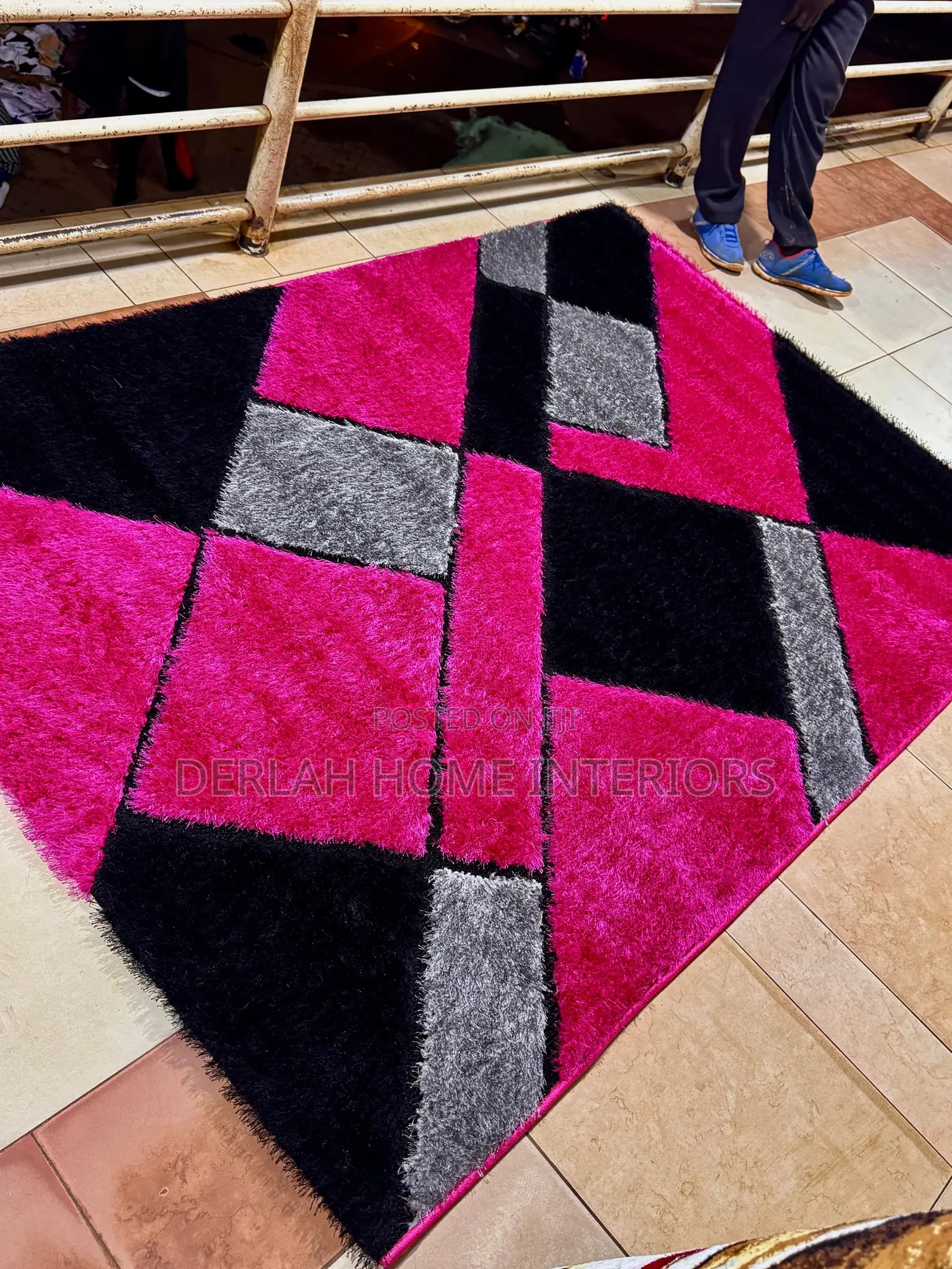 Expo Shaggy in Pink Medium Sizes