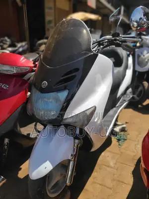Yamaha Majesty 2019 White