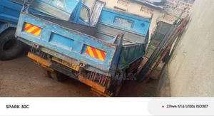 Isuzu Tipper