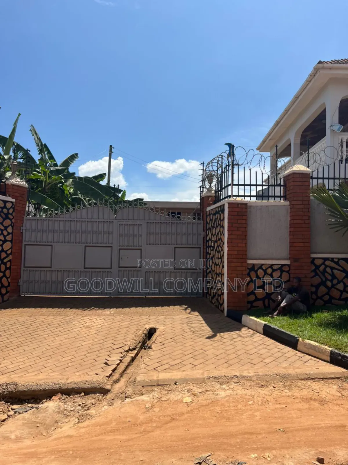 15 Decimals of Land With a Mansion Flat House in Ntinda