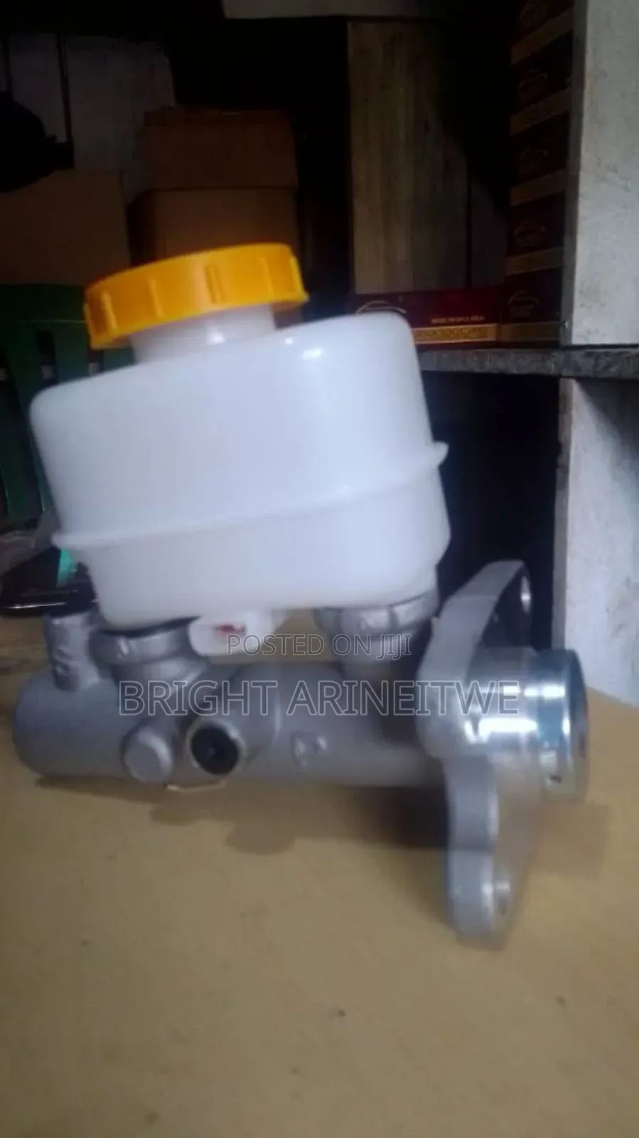 Master Cylinder for Toyota Noah Old Model.