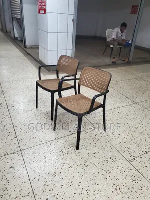 Sitting Plastic Chairs Plastic Chairs