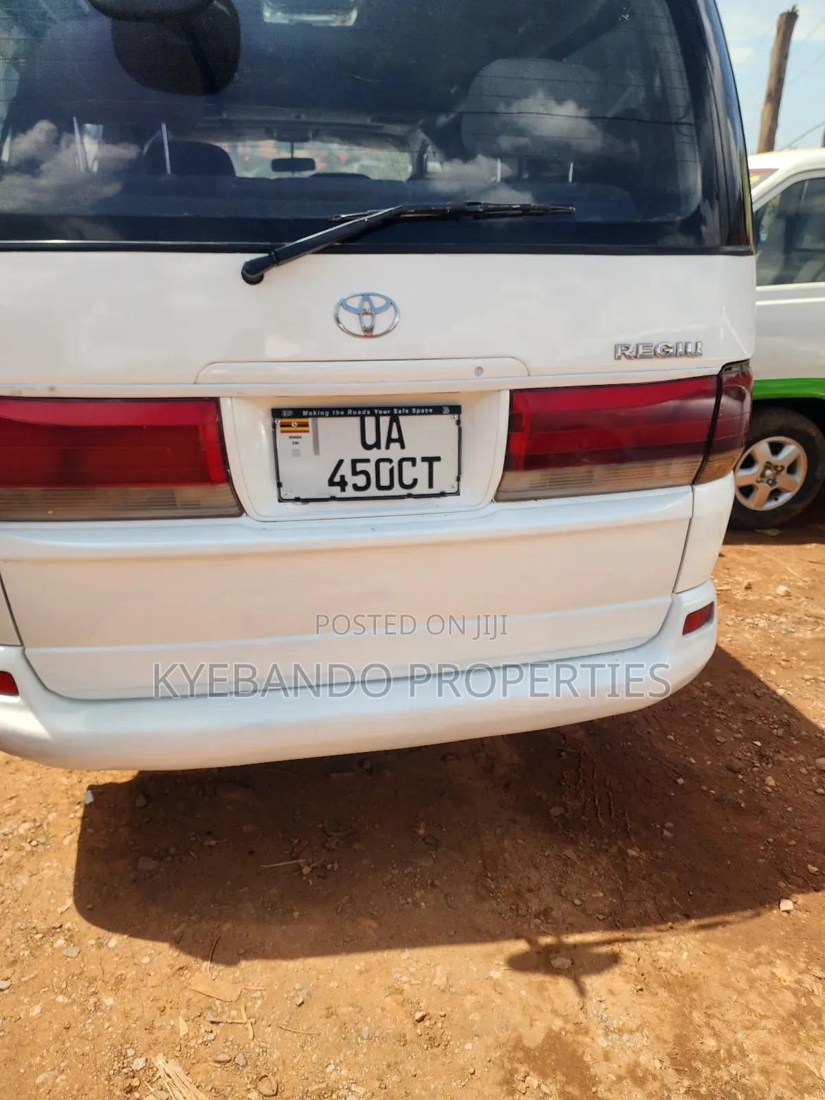 Toyota Regius 1998 White