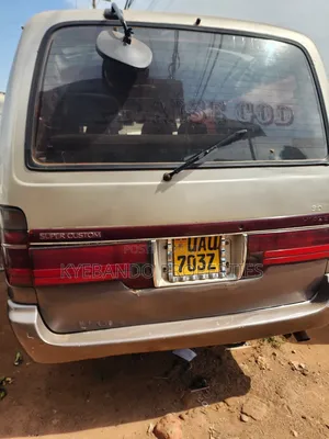 Toyota HiAce 1999 Brown
