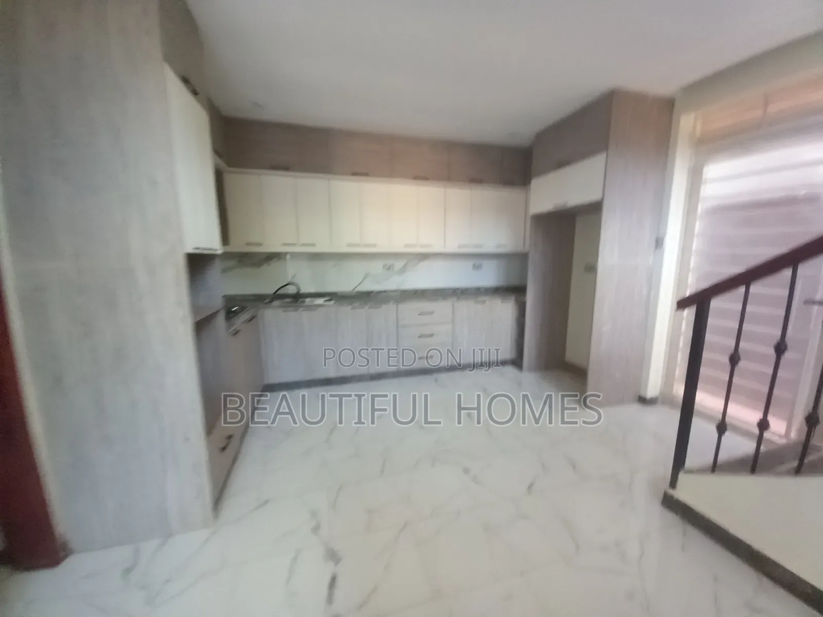 Furnished 4bdrm Duplex in Kira for sale