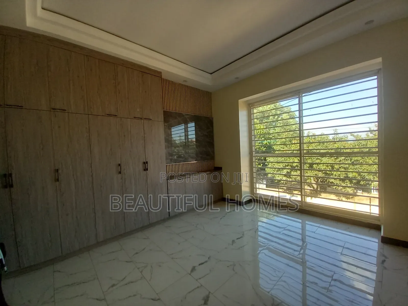 Furnished 4bdrm Duplex in Kira for sale