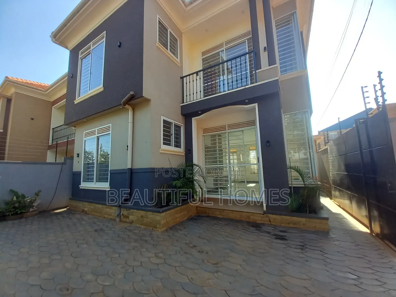 Furnished 4bdrm Duplex in Kira for sale