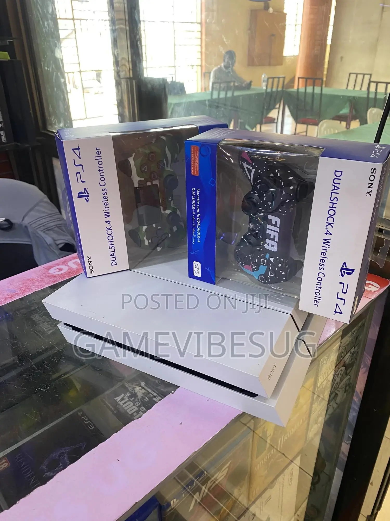 Two Dualshock 4 Plus White Ps4 Machine