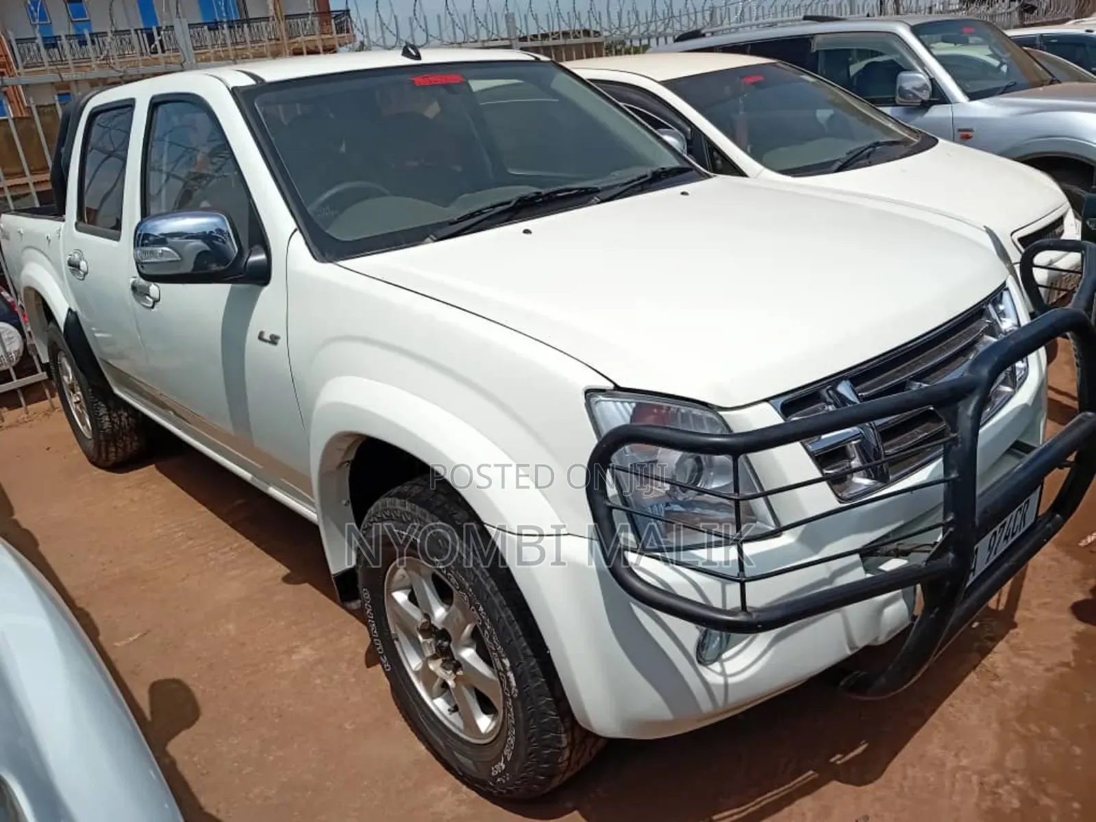 Isuzu D-MAX 2010 White