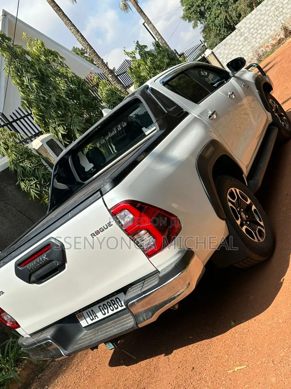 Toyota Hilux 2021 White