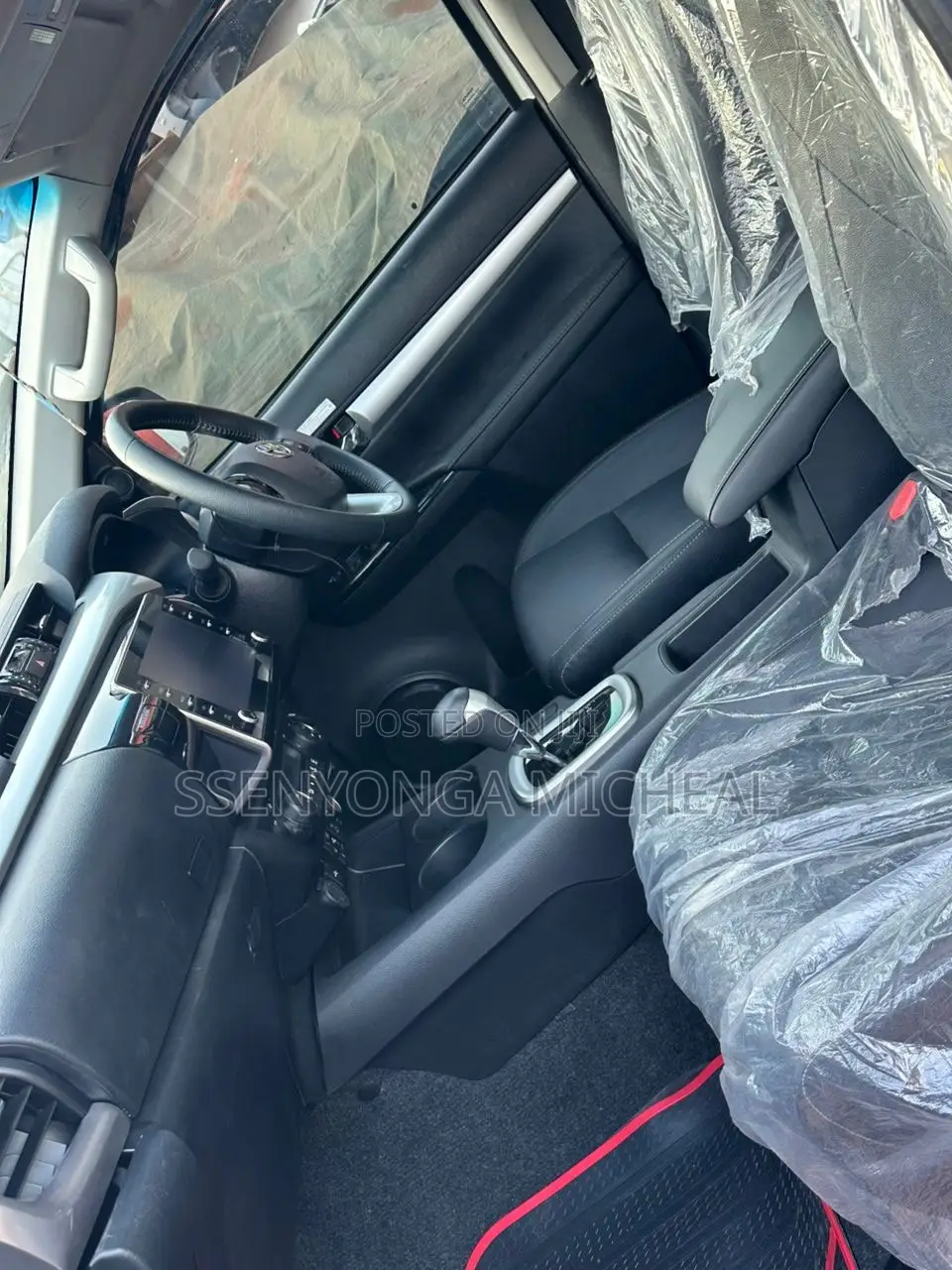 Toyota Hilux 2021 White