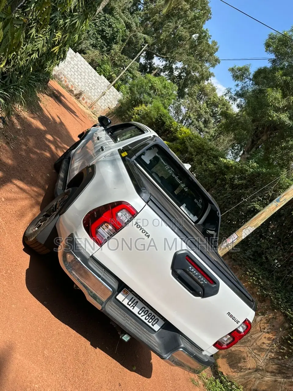 Toyota Hilux 2021 White