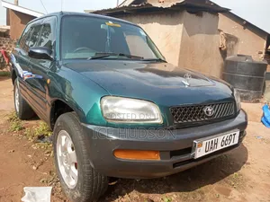 Toyota RAV4 1999 Green