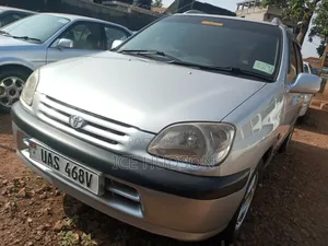 Toyota Raum 2000 Ivory