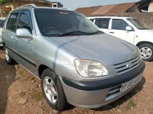 Toyota Raum 2000 Ivory