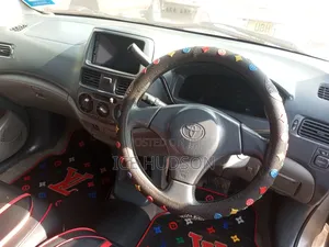 Toyota Raum 2000 Ivory