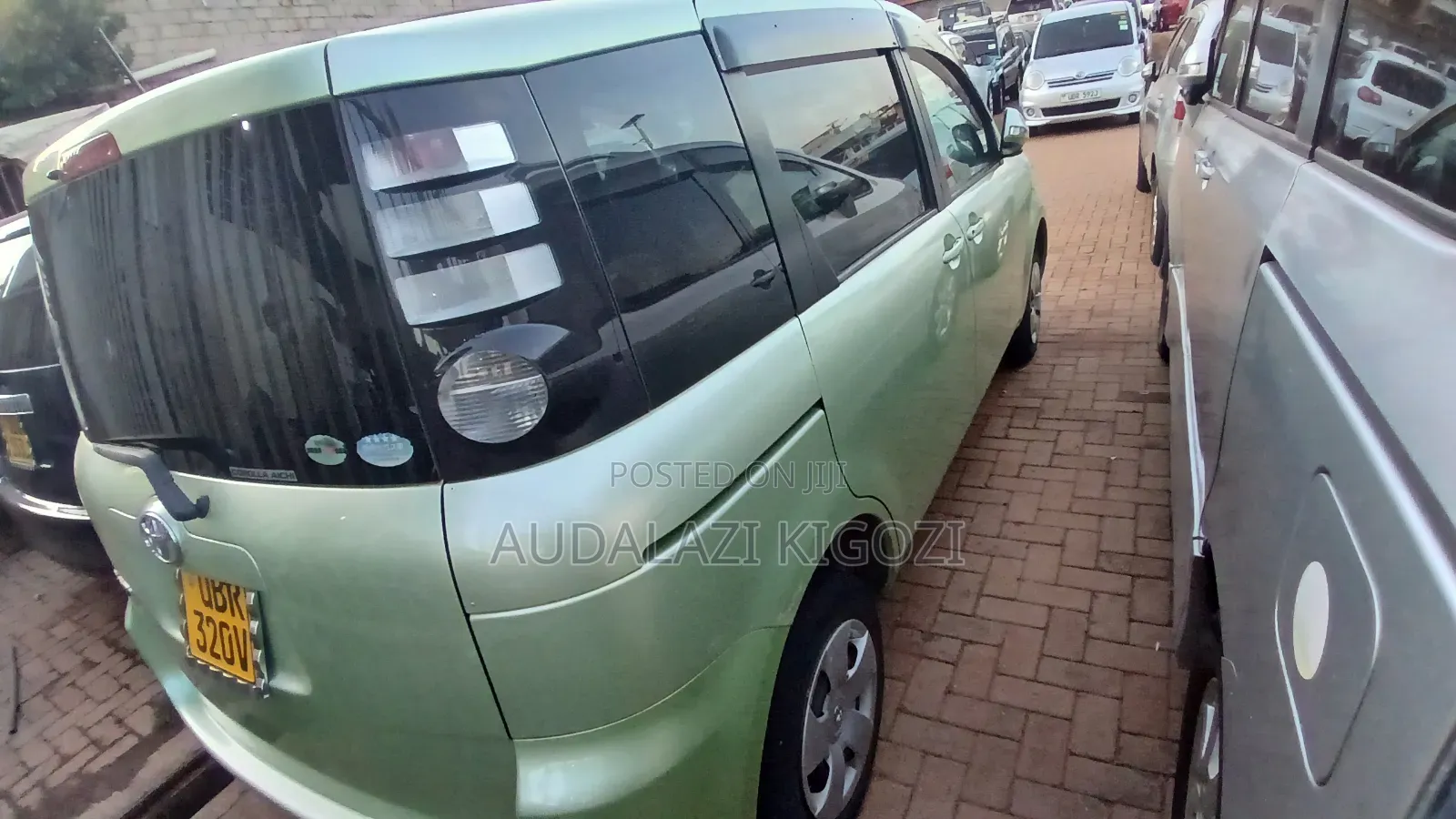 Toyota Sienta 2006 Green