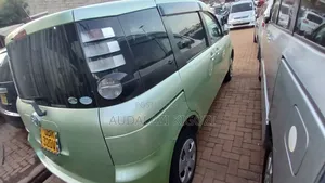 Toyota Sienta 2006 Green