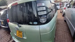 Toyota Sienta 2006 Green