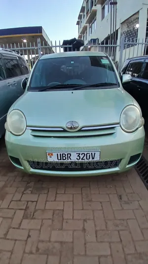 Toyota Sienta 2006 Green