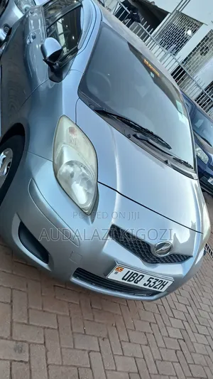 Toyota Vitz 2009 Green