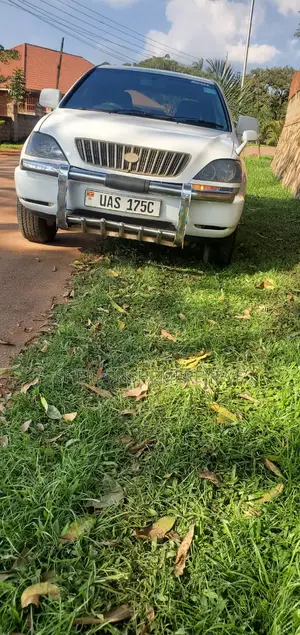 Toyota Harrier 1999 White