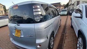 Toyota Sienta 2007 Silver