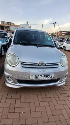 Toyota Sienta 2007 Silver