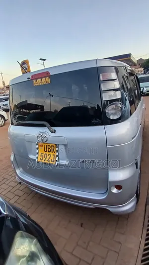Toyota Sienta 2007 Silver