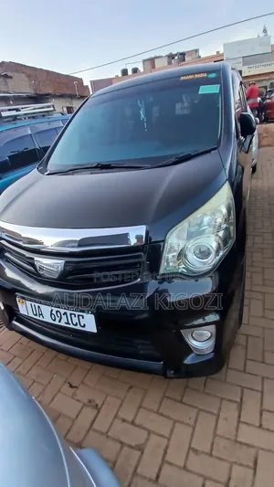 Toyota Noah 2012 Black