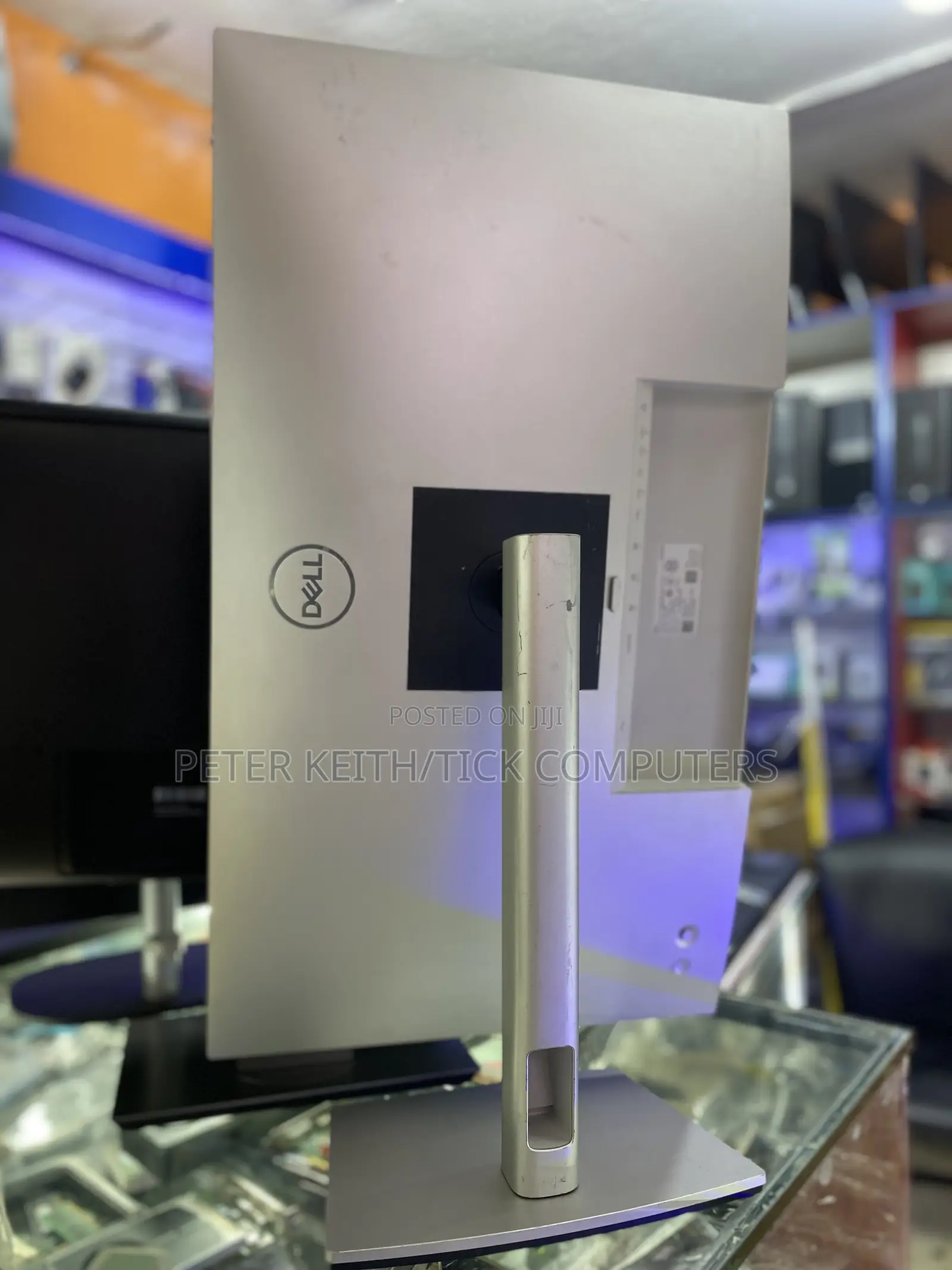 Dell Ultrasharp 27 Usb-C Hub Monitor Is a 27 Inch QHD (2560 X 1440