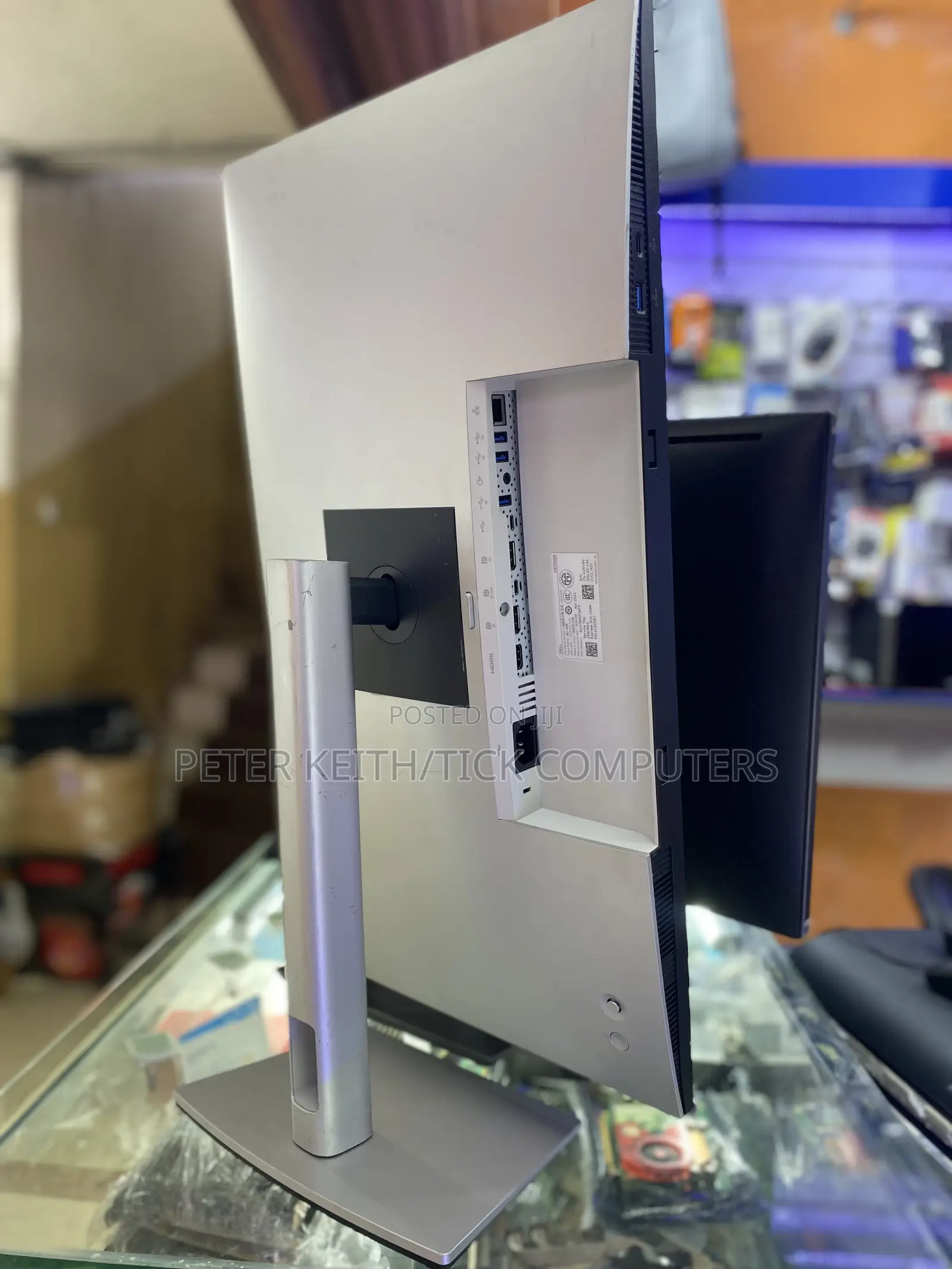 Dell Ultrasharp 27 Usb-C Hub Monitor Is a 27 Inch QHD (2560 X 1440