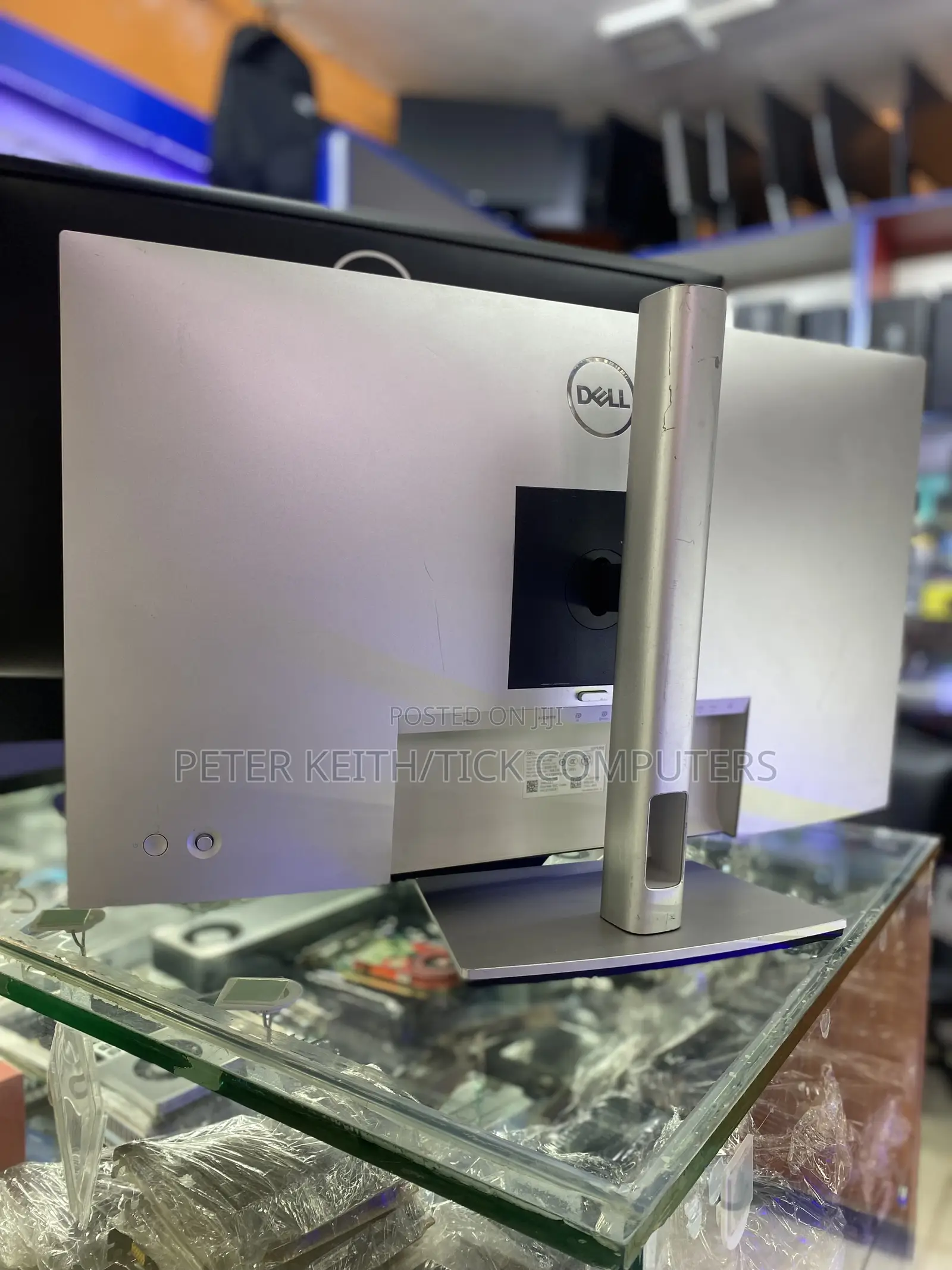 Dell Ultrasharp 27 Usb-C Hub Monitor Is a 27 Inch QHD (2560 X 1440