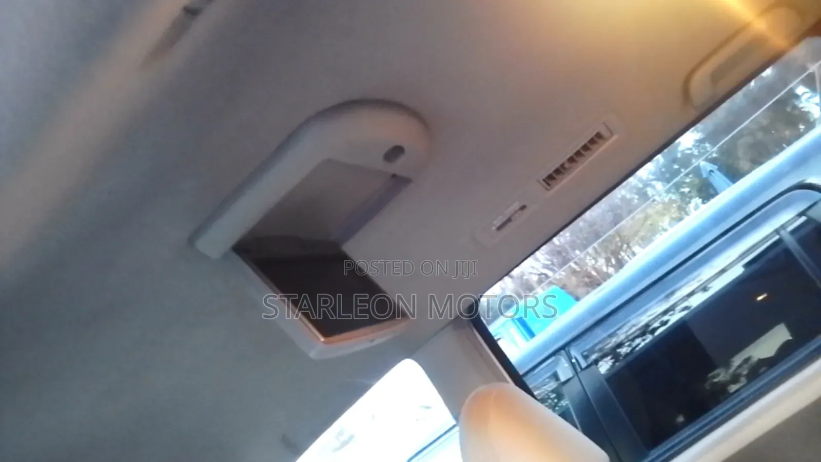 Toyota Noah 2.0 143hp AWD (8 Seater) 2010 White
