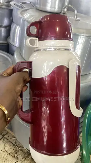 A 3.2 Liters Vaccum Flask Maroon