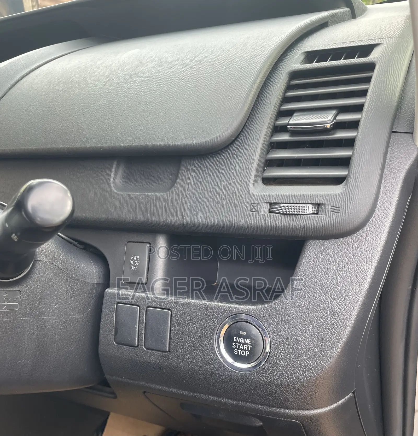 Toyota Noah 2.0 158hp FWD (7 Seater) 2011 Silver