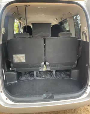 Toyota Noah 2.0 158hp FWD (7 Seater) 2011 Silver