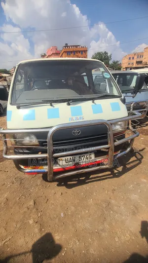 Toyota HiAce 1992 White