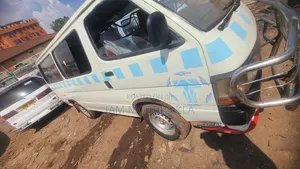 Toyota HiAce 1992 White