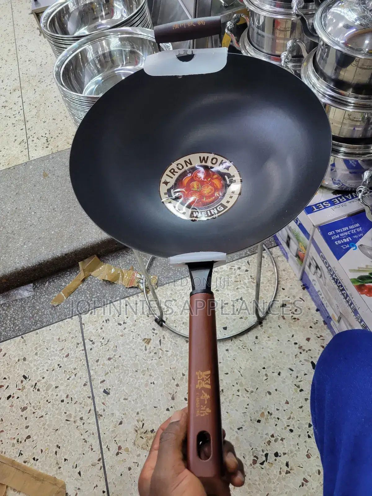 Carbon Steel Iron Wok With Wooden Handle – Heavy-Duty Stir-Fry Pan