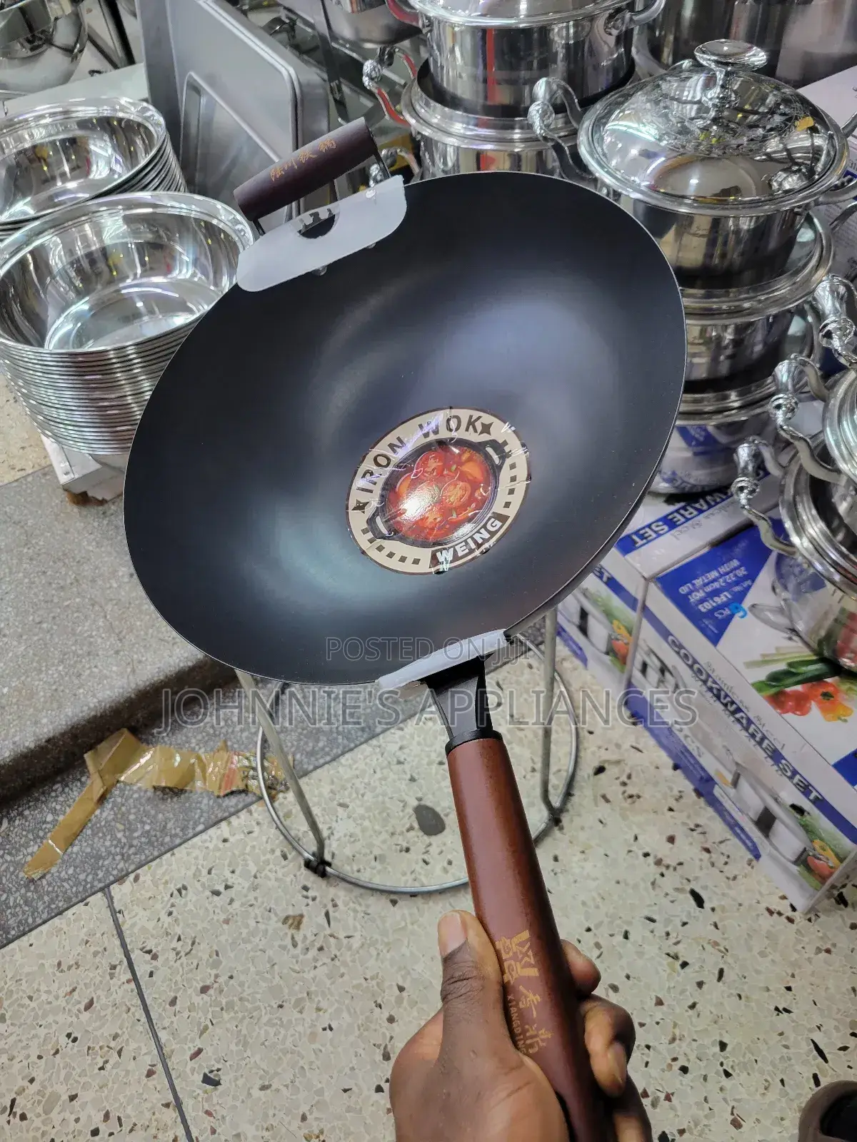 Carbon Steel Iron Wok With Wooden Handle – Heavy-Duty Stir-Fry Pan
