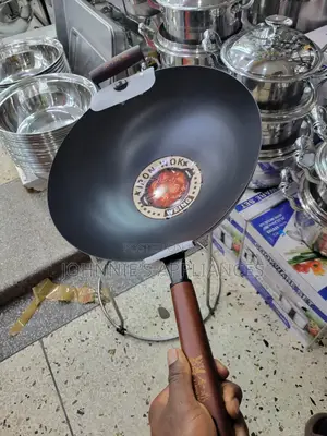 Carbon Steel Iron Wok With Wooden Handle – Heavy-Duty Stir-Fry Pan