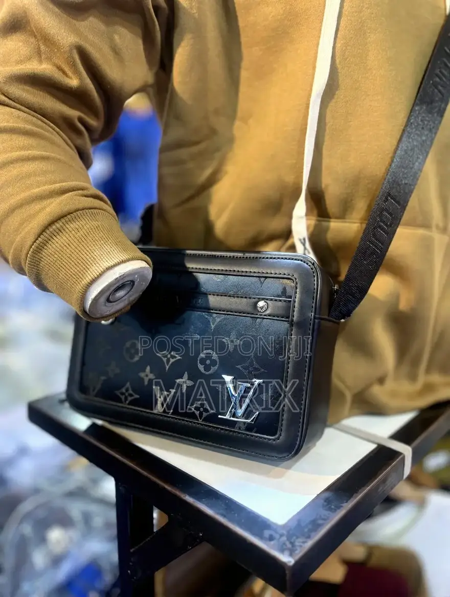 Leather Louis Vuitton Crossbag