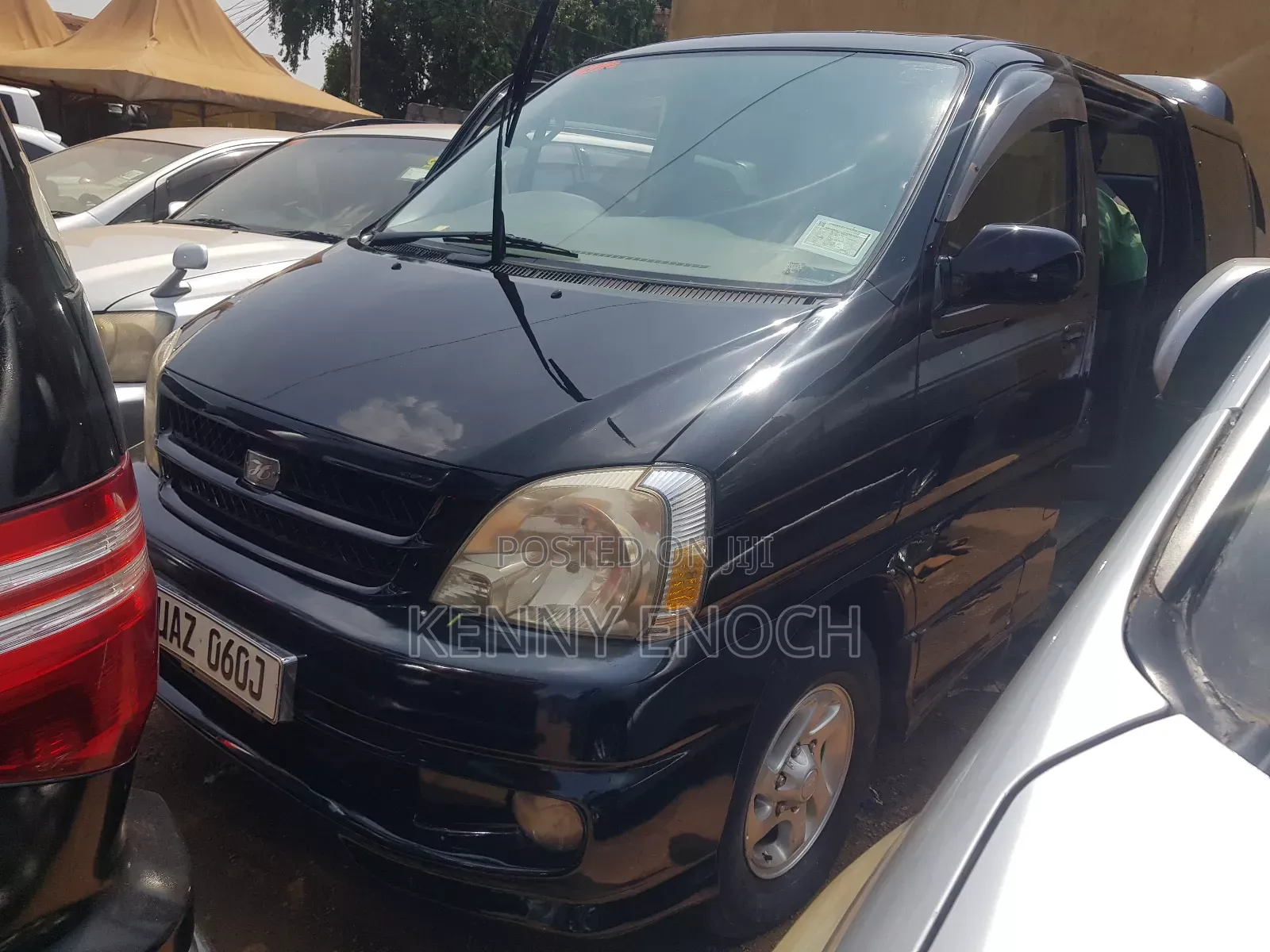 Toyota HiAce 2004 Black