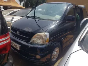 Toyota HiAce 2004 Black