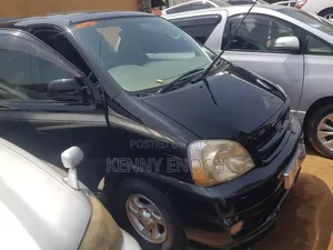 Toyota HiAce 2004 Black